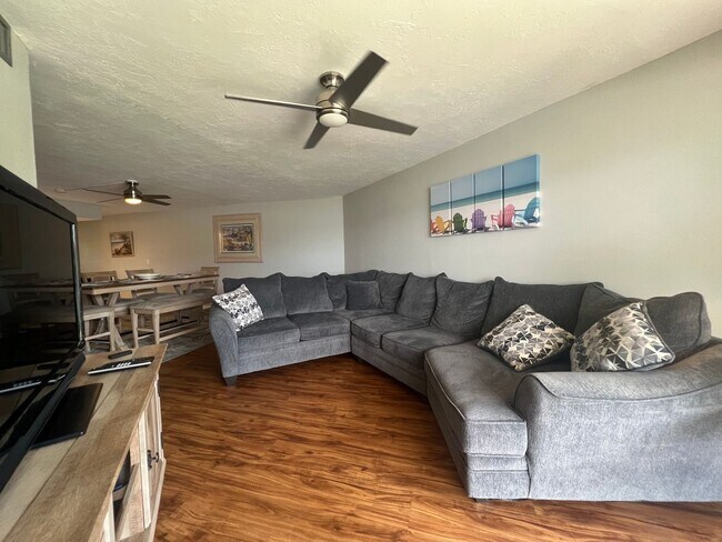 Building Photo - BEAUTIFUL and Renovated Riverfront Furnish...