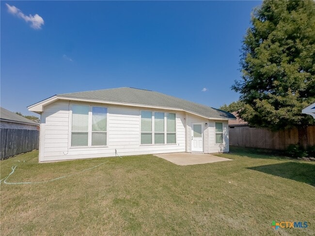 Building Photo - 111 Hackamore Ln