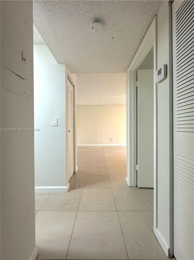 Building Photo - 1265 SW 46th Ave