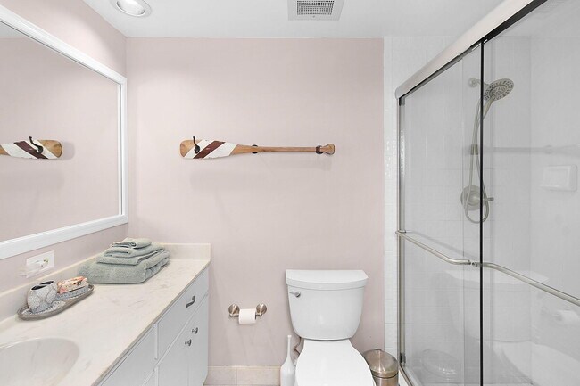 Building Photo - 221 NE Plantation Rd