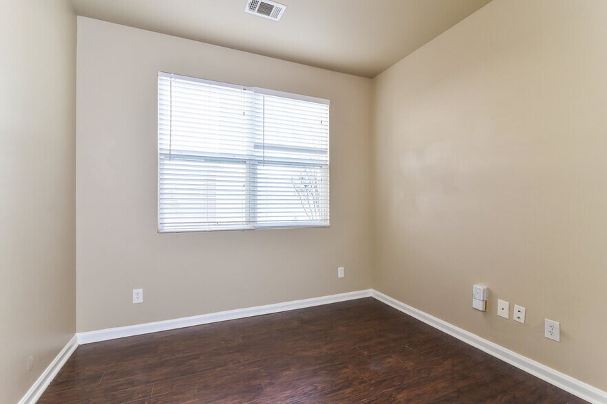 Building Photo - 3974 Cutler Donahoe Way