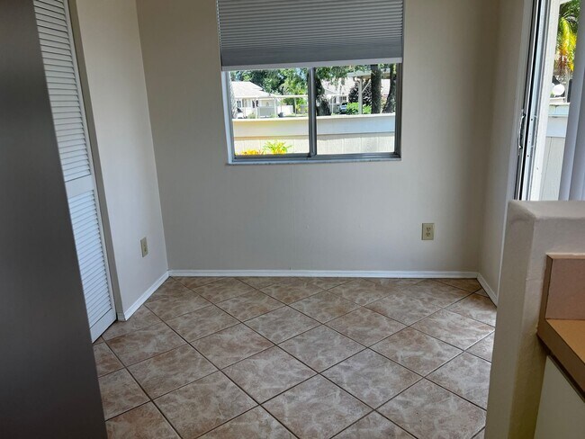 Building Photo - 3018 Sail Pointe Cir