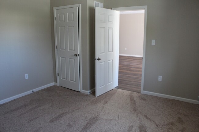 Building Photo - 3 Bedroom Ranch Style Home