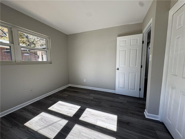 Building Photo - 3489 Creighton Rd SW