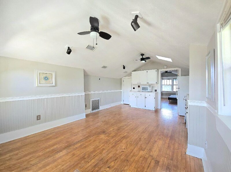 Building Photo - 103 W Mohawk Ave