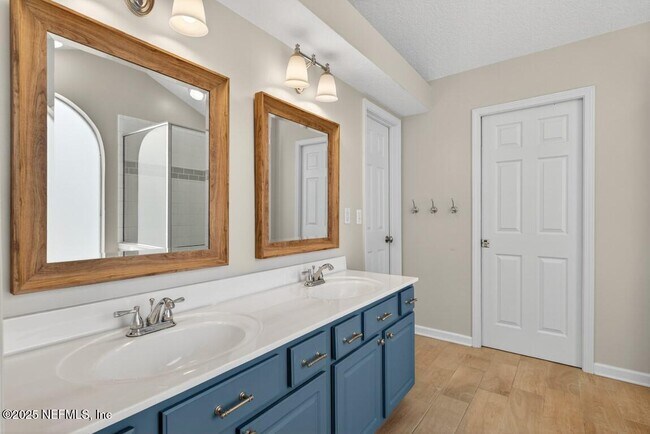 Building Photo - 12887 Dunns View Dr