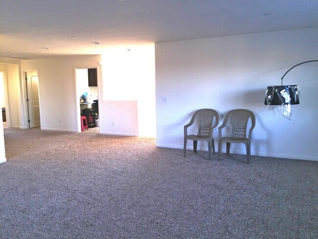 Building Photo - Beautiful 4 Bedroom 3 Bathroom 2700SF Rancho Cordova Home
