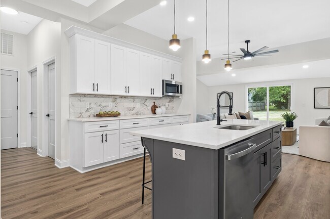 Building Photo - 316 W 14th St