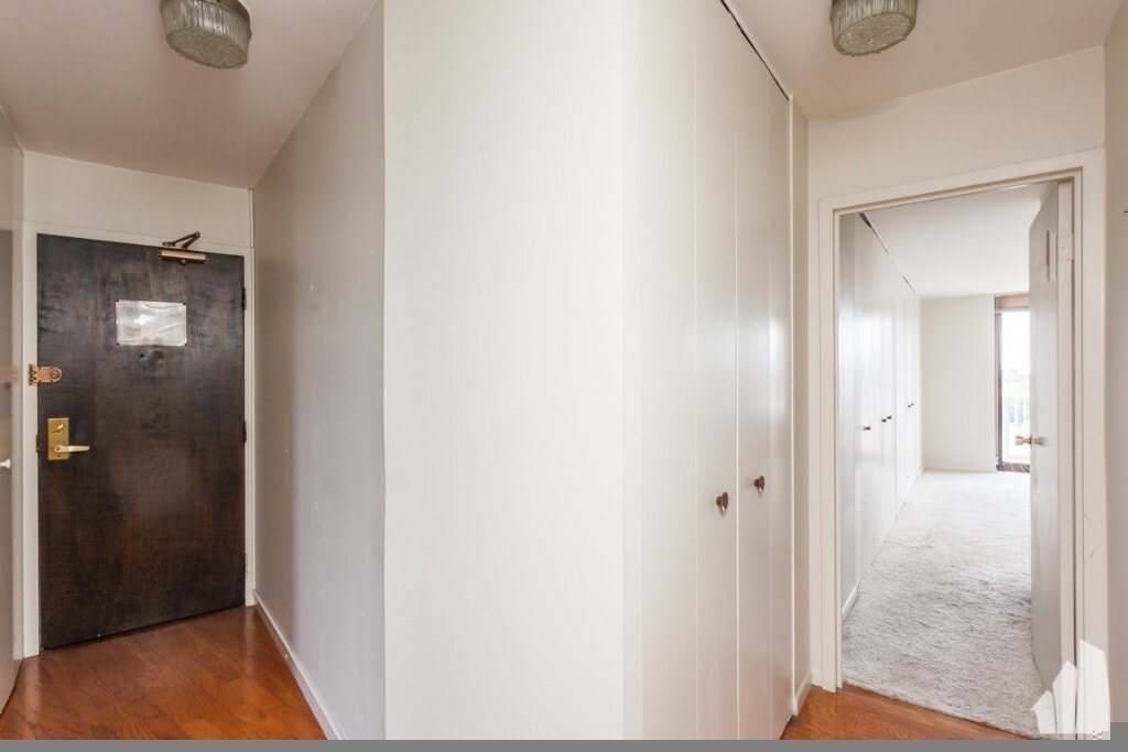 Building Photo - 3930 N Pine Grove Ave