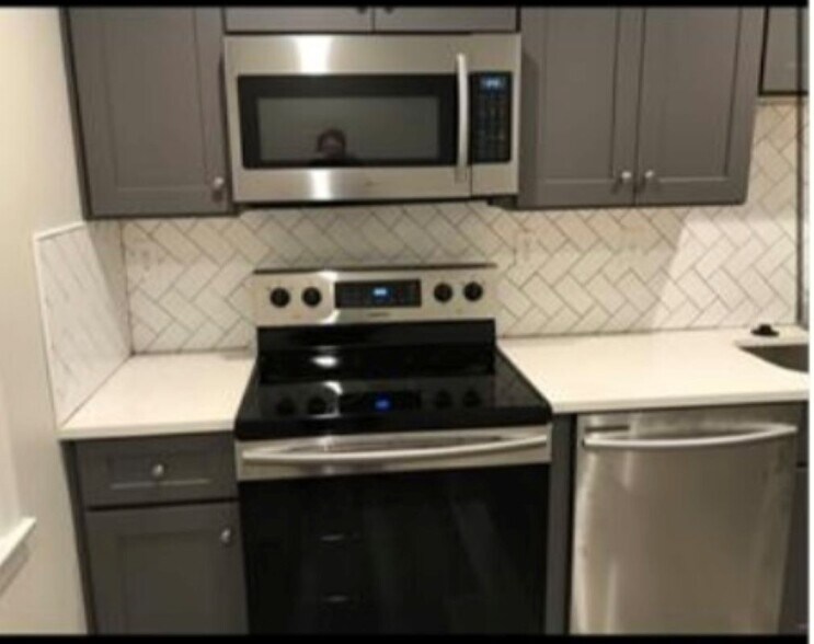 Building Photo - 2109 Fort Davis St SE