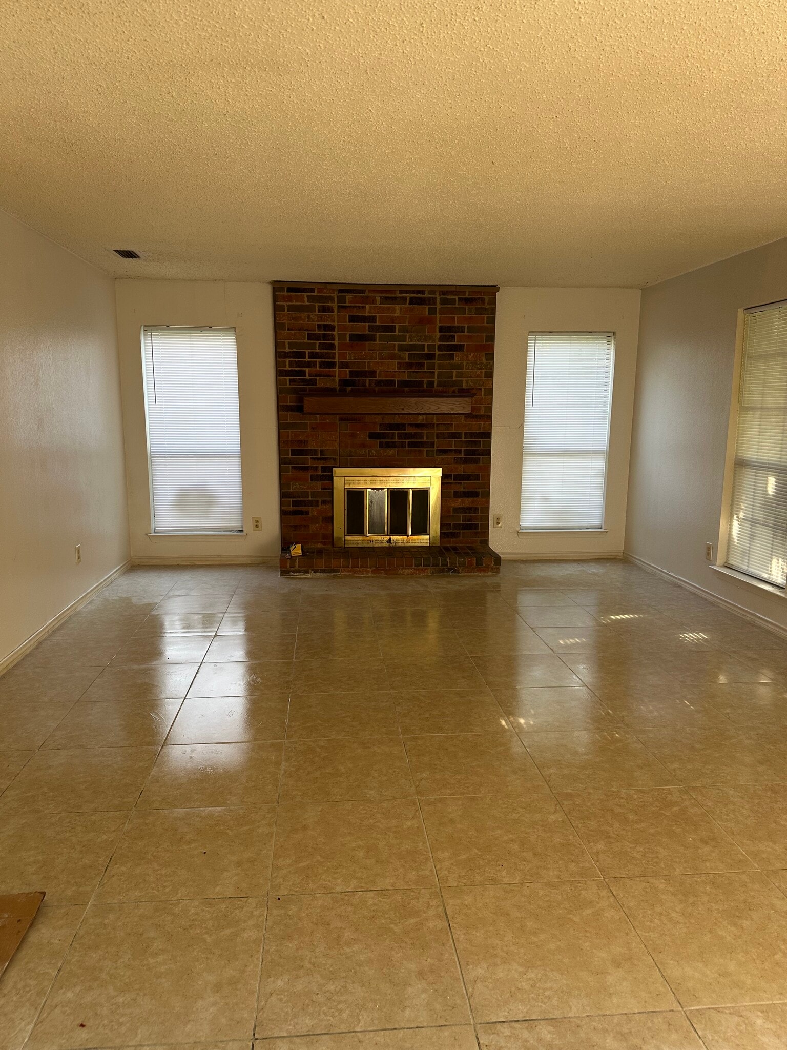 Building Photo - 1513 Lavendale Ln