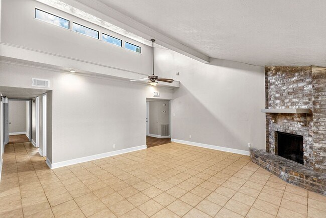 Building Photo - 14910 Grassington Dr