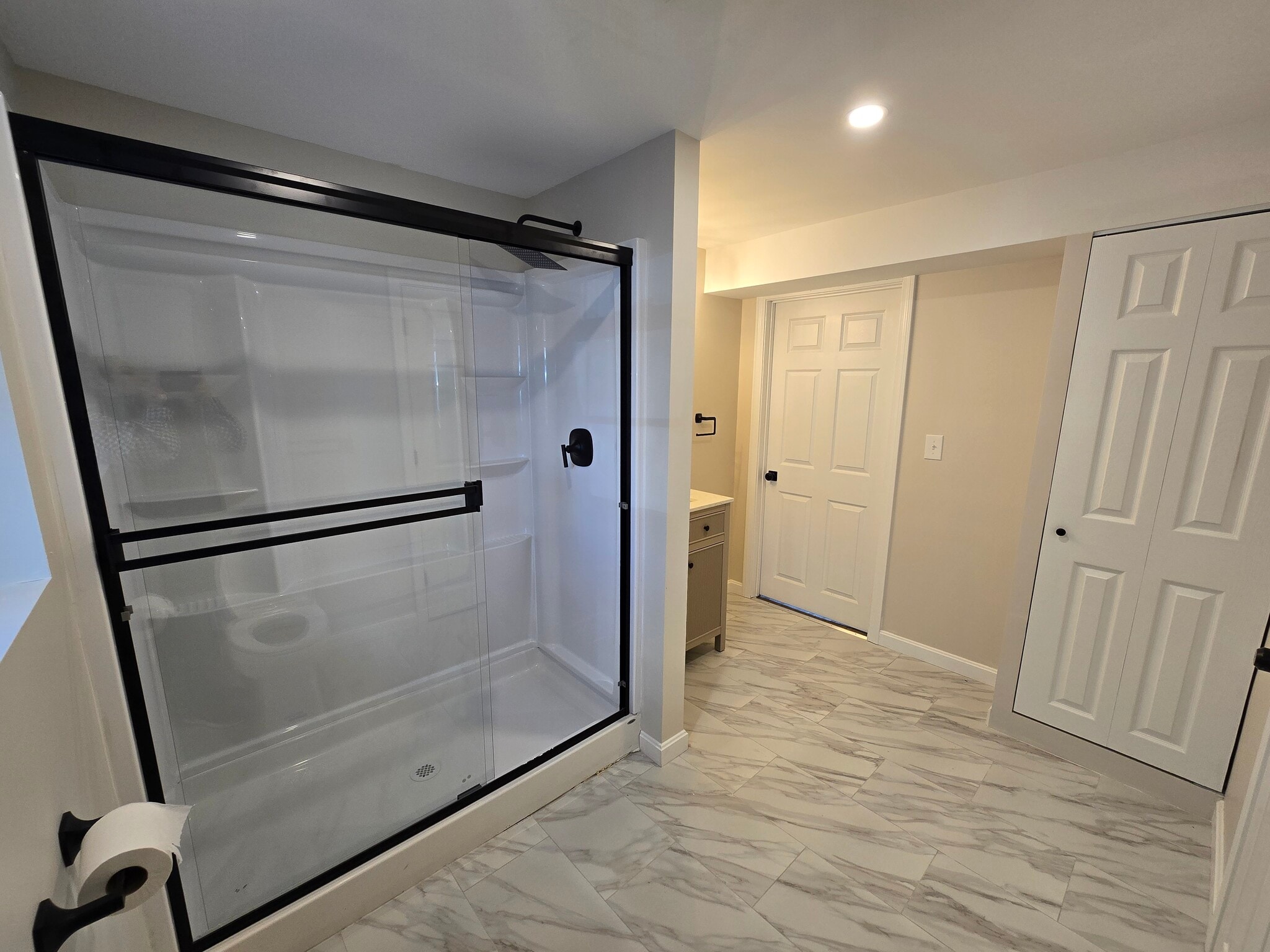 Building Photo - 27 Douglas Ave