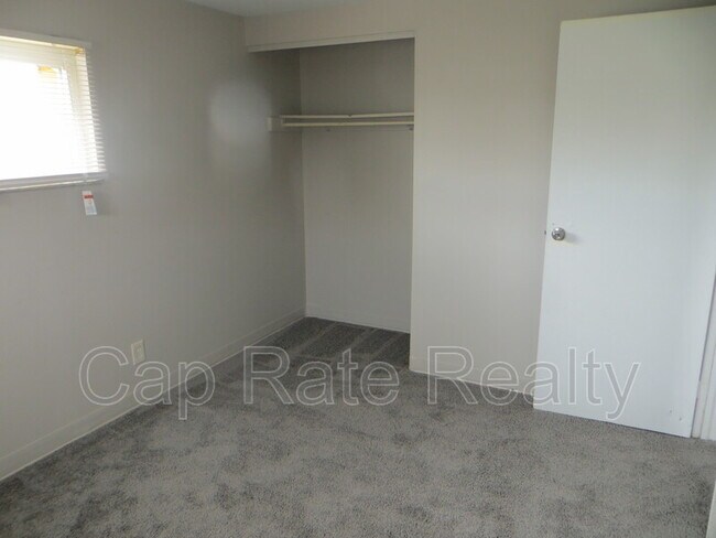 Building Photo - 3622 Cushing Dr