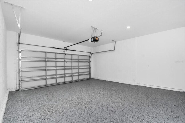 Building Photo - 401 Bogey Dr