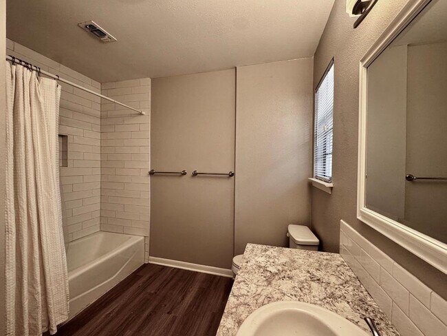 Building Photo - 3306 Doolin Dr