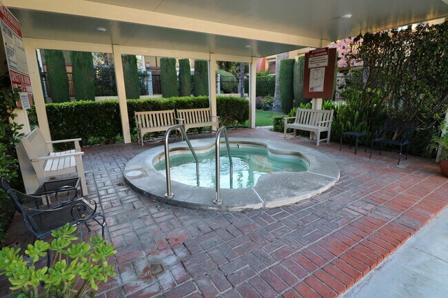 Building Photo - Townhome for Lease in Desirable Encino!