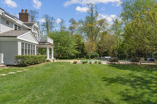 Building Photo - 19 Fairleigh Ct