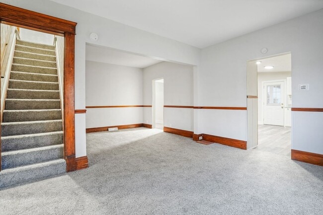 Building Photo - Beautiful Home with Large Two-Car Garage -...