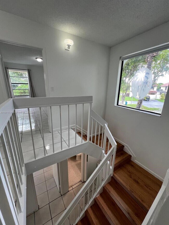 Building Photo - 526 NW 99th Ct