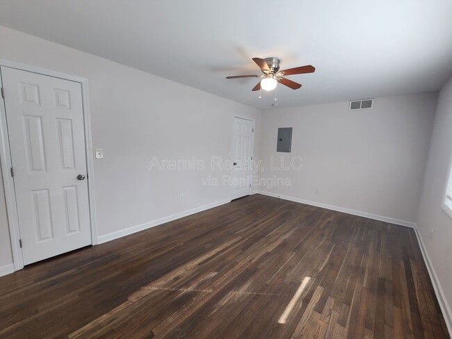 Building Photo - 1651 Line Cir