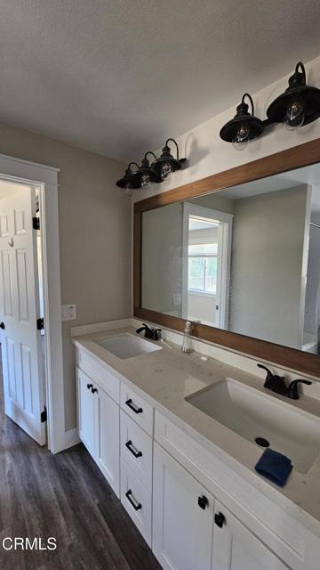 Building Photo - 1032 W Newgrove St