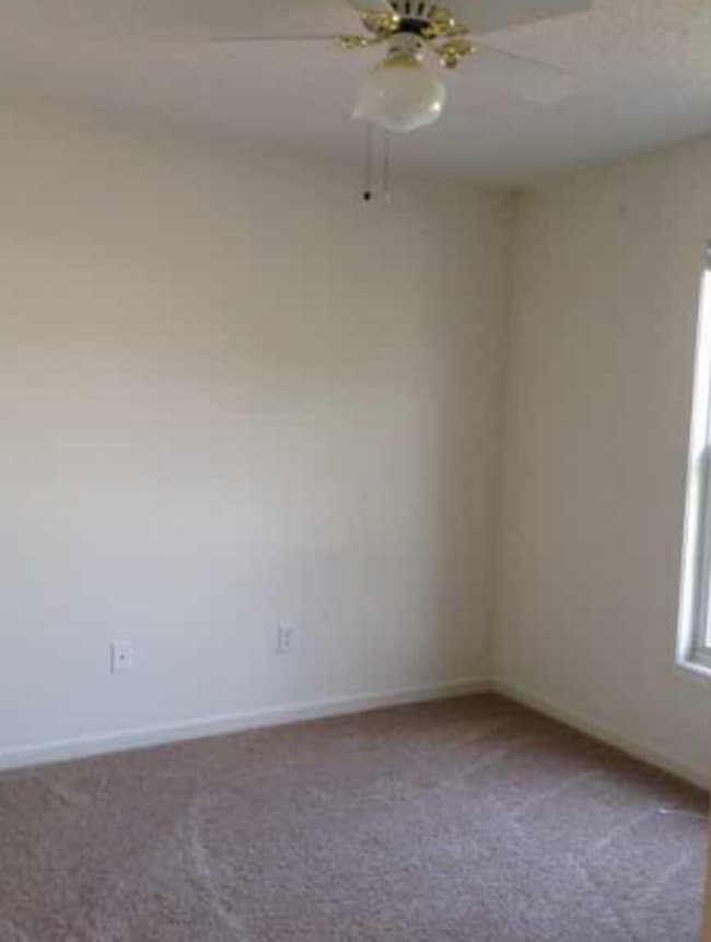 Building Photo - 3351 S Oaklawn Cir