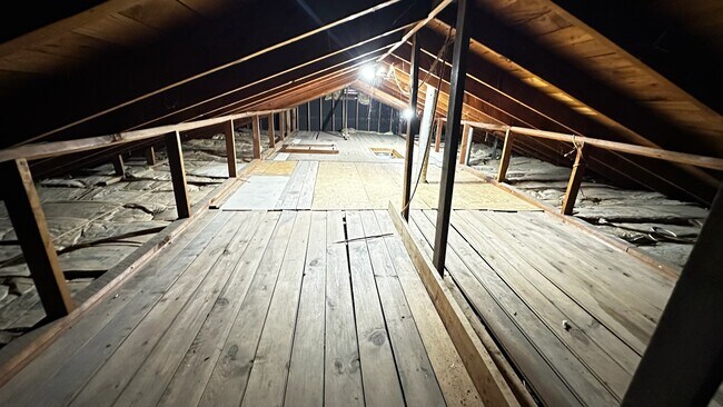 Building Photo - 1026 Mill St