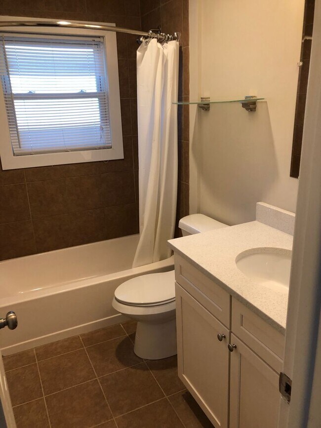 Building Photo - 333-335 Hillcrest