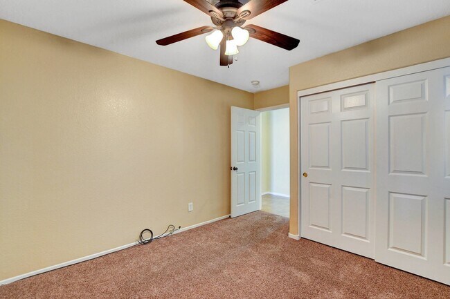 Building Photo - 4 Bedroom with Pool in Centennial Hills