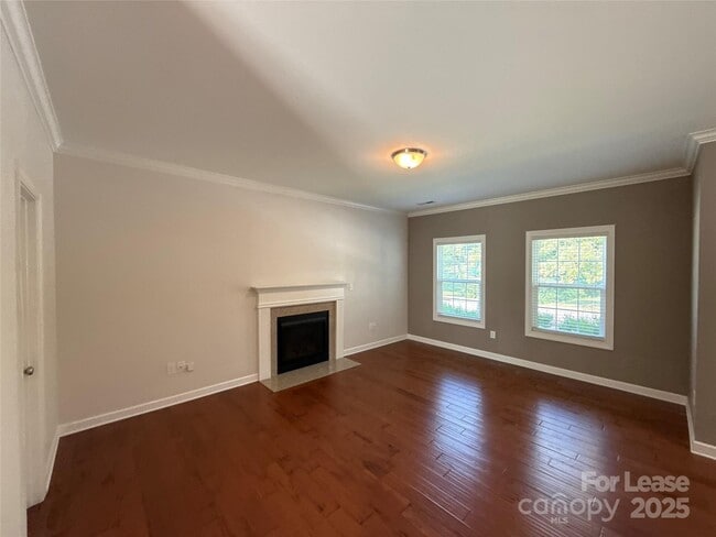 Building Photo - 1224 Summerville Rd