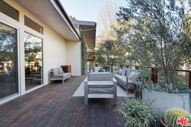 Building Photo - 7500 Devista Dr