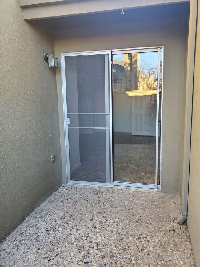 Building Photo - FLO1313