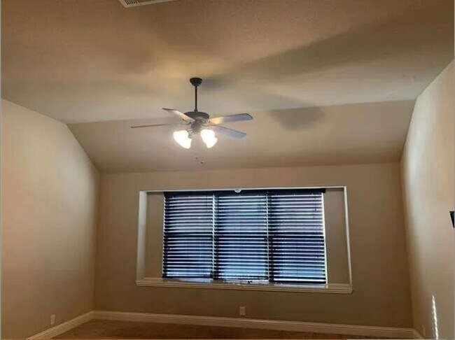 Building Photo - 6625 Thistle Wood Dr