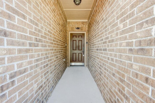 Building Photo - 9814 Garnet Springs Dr