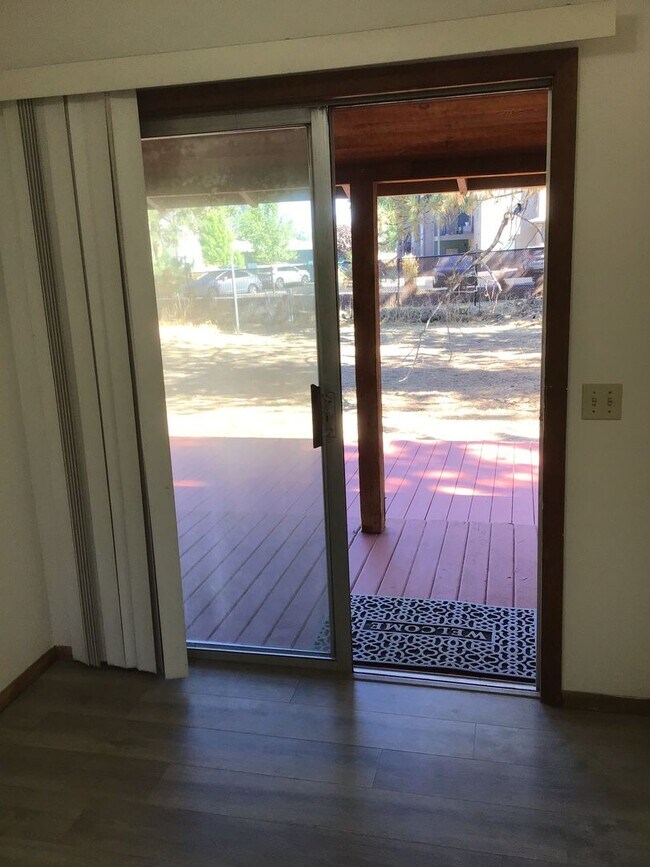 Building Photo - 2 Bedroom Home Near Old Mill