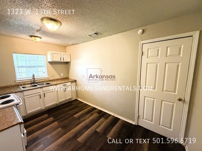 Building Photo - 1321 W 13th St