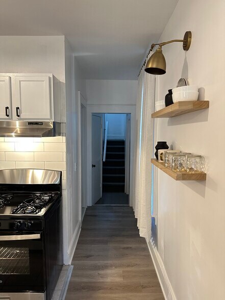 Building Photo - 48 Maple Ave