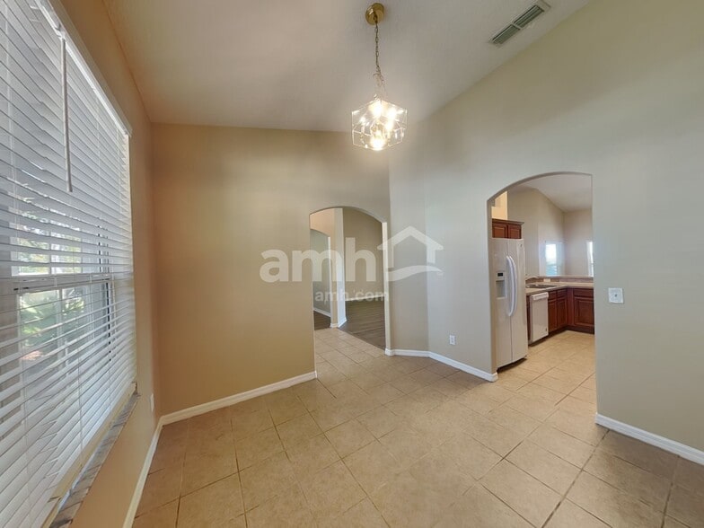 Building Photo - 1075 Princeton Dr