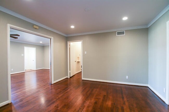 Building Photo - 6824 Southridge Dr
