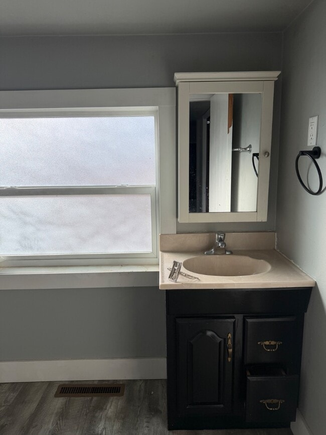 Building Photo - 327 N 400 W