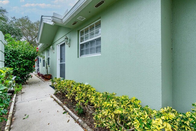 Building Photo - 1625 SW Waterfall Blvd