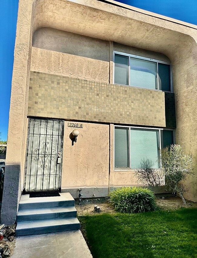 Building Photo - COMING SOON!! Charming 3 Bedroom Condo in Gated Palm Springs Community!