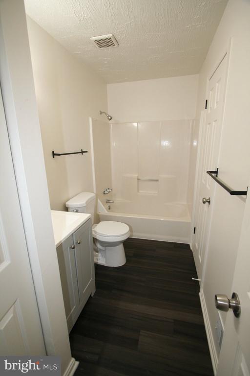 Building Photo - 124 Azalea Ct
