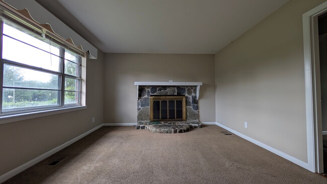 Building Photo - Traditional Brick Ranch Home for Lease | 3...