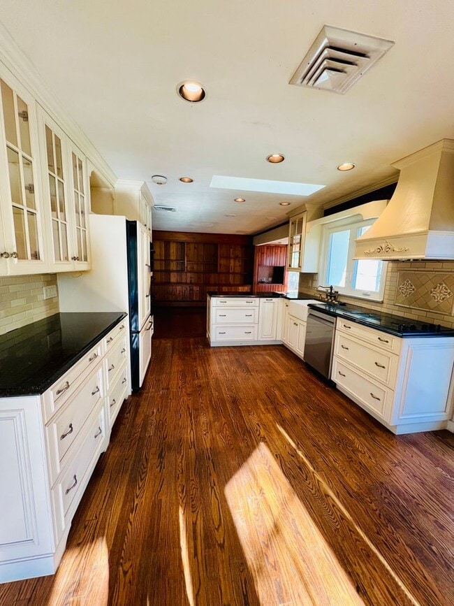 Building Photo - 3162 Stoneridge Rd SW