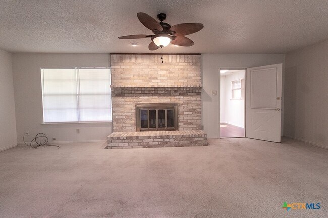 Building Photo - 2018 Newton Dr