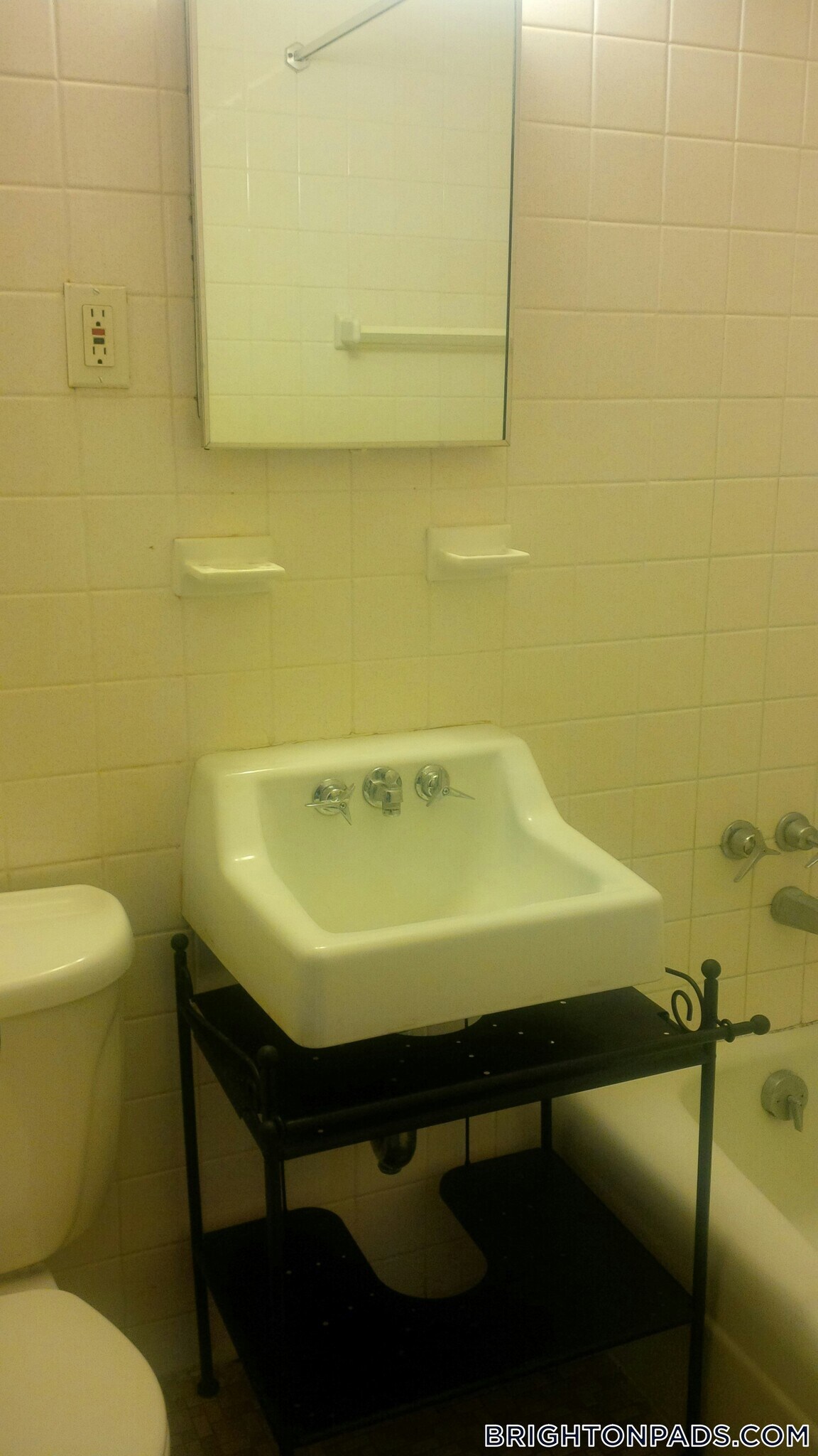 Building Photo - 172 N Beacon St