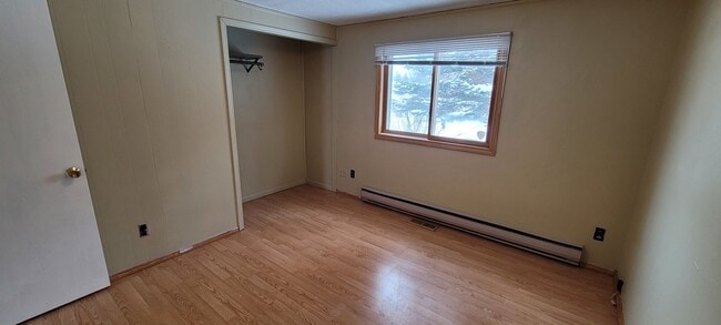 Building Photo - Spacious 4 Bedroom home