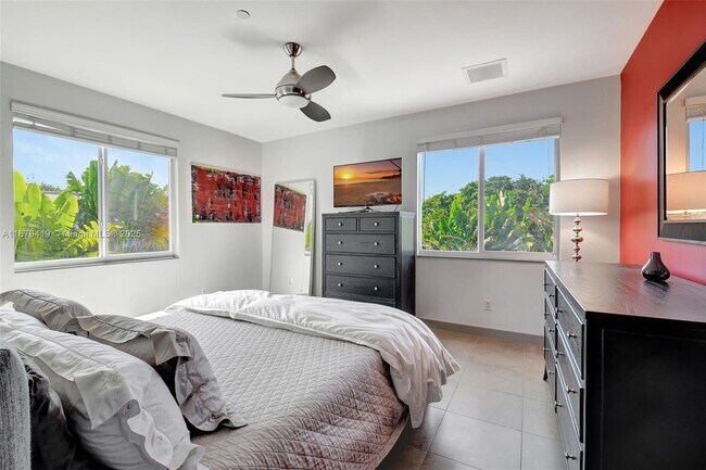 Building Photo - 110 SE 2nd St